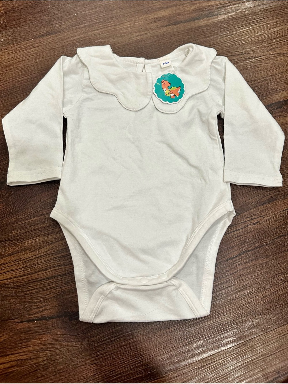 White Scalloped Collar/Peter Pan Collar Long-Sleeved Onesie Size 6-9 Months